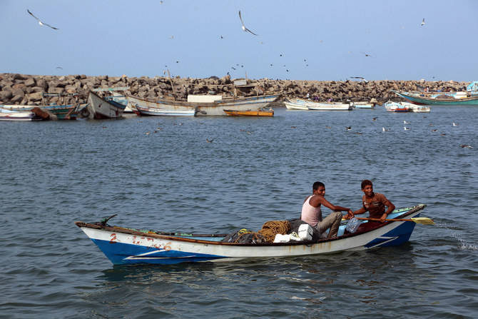 Yemeni fishermen row their boat in the Red Sea city of Hodeidah. (File/AFP)