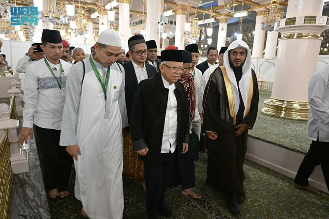 Indonesia’s Vice President Ma’ruf Amin visits the Prophet’s Mosque in Madinah on Tuesday. (SPA) 