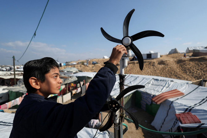 Teenage ‘Newton of Gaza’ creates system to light up family tent