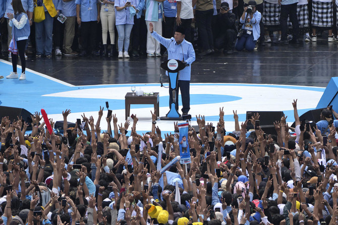 Indonesians pack out stadiums for final election rallies