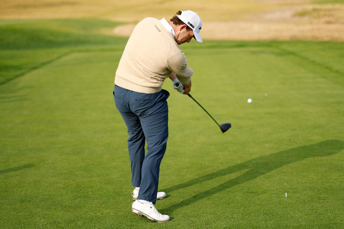 Patrick Cantlay leads by 2 at Riviera as he goes for a hometown win