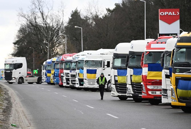 Polish farmers anger Ukraine with border blockade, grain spillage