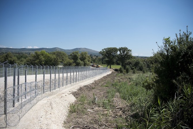 Syrian migrants stripped, forced back from Serbian border in new footage