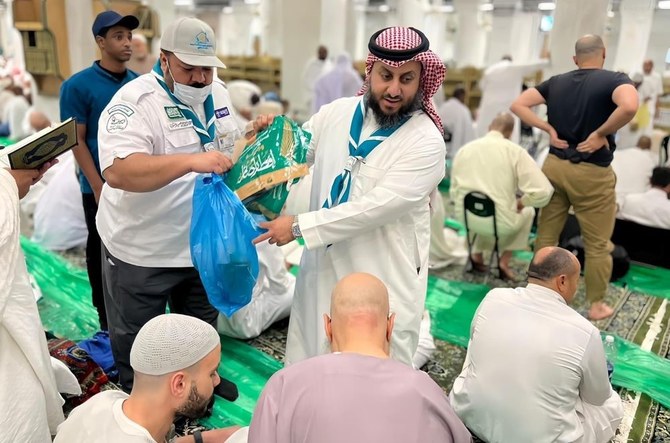 Volunteer teams serving visitors at Two Holy Mosques