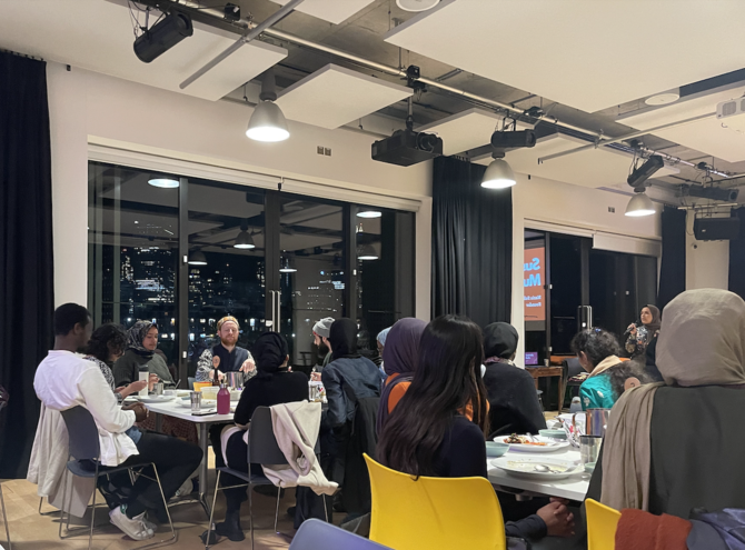 Participants enjoy a three-course vegetarian meal of soup, bread, aromatic rice with curry, salads, and traditional desserts.