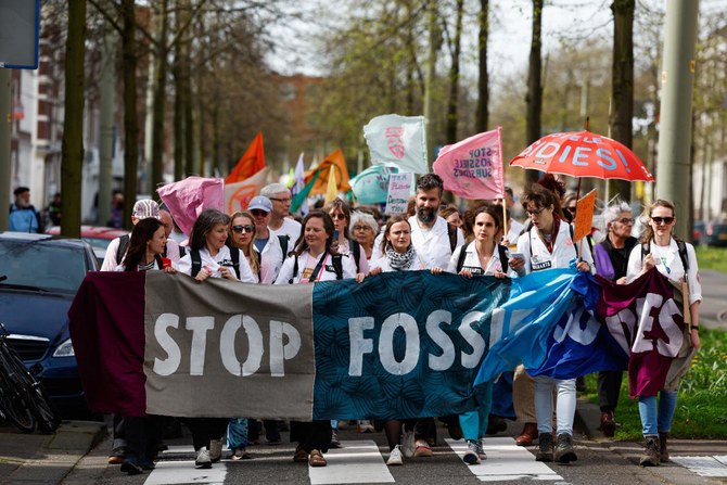 Police block Thunberg, marchers in Dutch climate protest