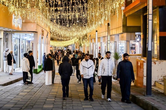 Empty roads, crowded malls as Riyadh residents rush for last-minute Eid shopping