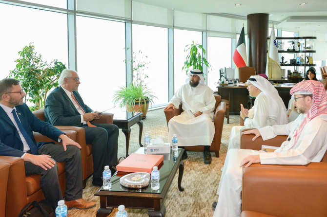 Kuwait, EU discuss cooperation on renewable energy, climate change