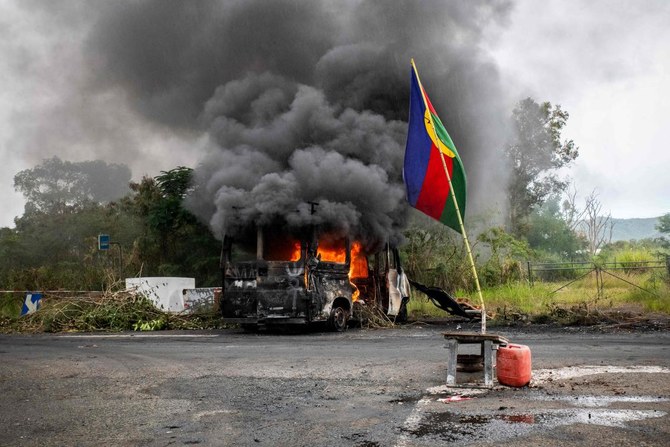 Protesters block New Caledonia roads as French police pour in