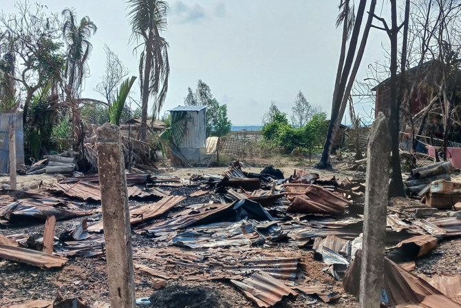 Thousands of Rohingya feared trapped in fighting in western Myanmar