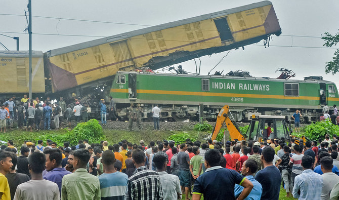 Train crash in eastern India kills 15, injures dozens