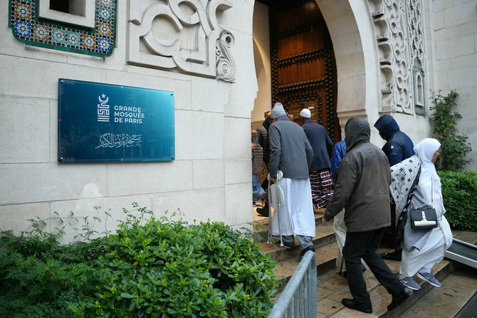 ‘Atmosphere of Islamophobia’ sees Muslim professionals leave France