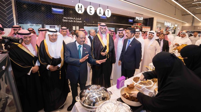 Hassan Muejab Al-Huwaizi and Mohammed Abdulrahman Aba Hussain inaugurated LuLu’s 61st hypermarket in presence of Yusuff Ali M.A.