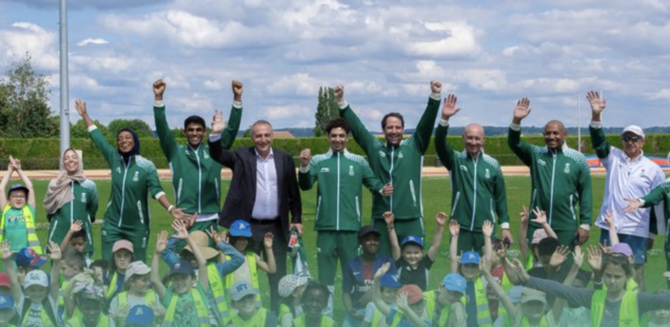 Saudi Olympians meet with local mayor at Paris Games training camp