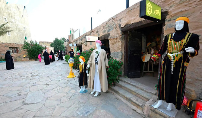 The heritage palaces in Asir boost economic activity by creating job opportunities during the summer season. (SPA)