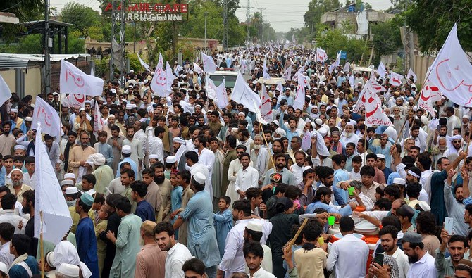Sit-in continues in northwest Pakistan over militancy surge, protesters reject army operation