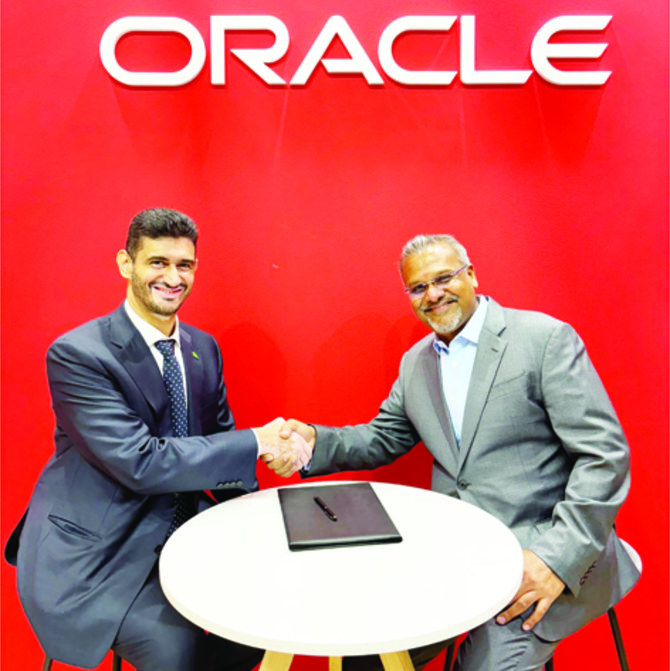 Ahmed Al-Anqari, CEO of Salam (left) with Ajay Goyal, group vice president, Oracle Communications.