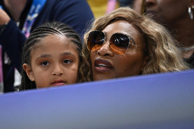 Paris restaurant apologizes to Serena Williams, says was fully booked