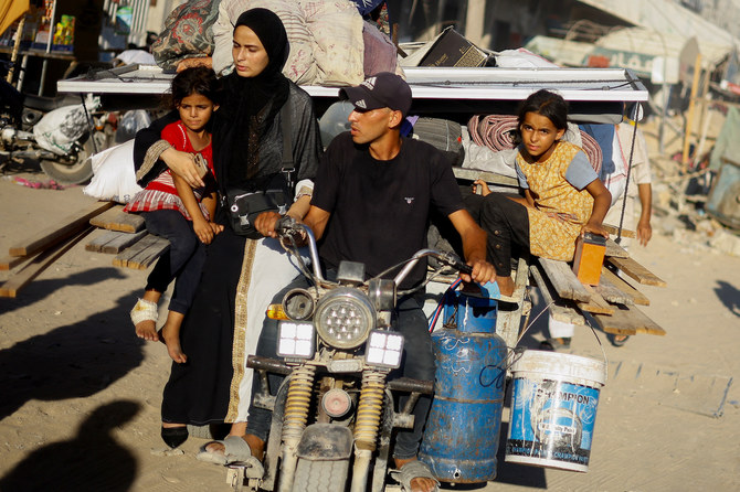 Displaced Palestinians flee the eastern part of Khan Younis following an Israeli army evacuation order.