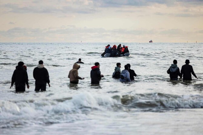 700 migrants cross Channel to Britain in small boats