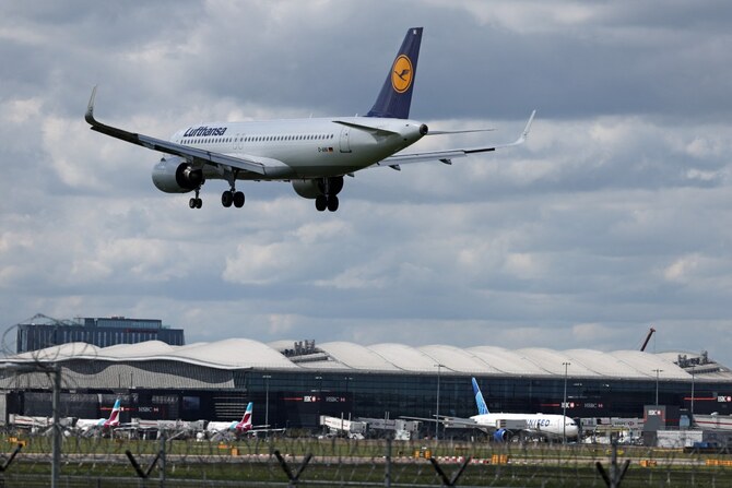 Lufthansa extends suspension of Middle East flights