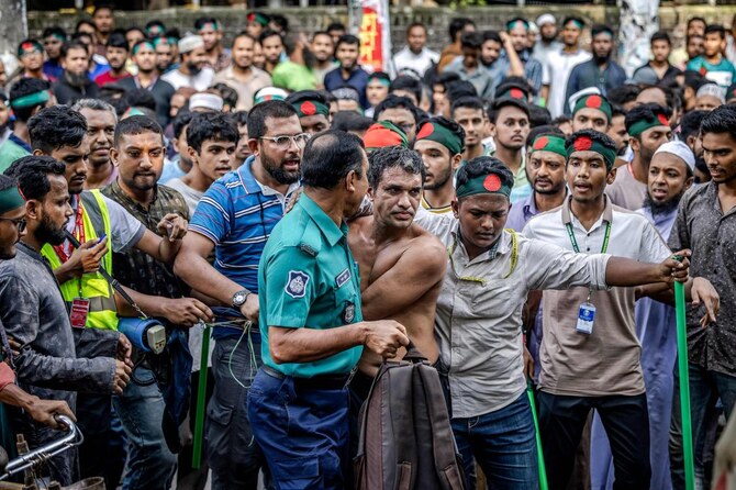 Bangladeshi protesters attack supporters of ex-premier Hasina, harass journalists