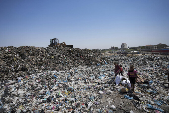 Aid groups in Gaza aim to avert a polio outbreak with a surge of vaccinations