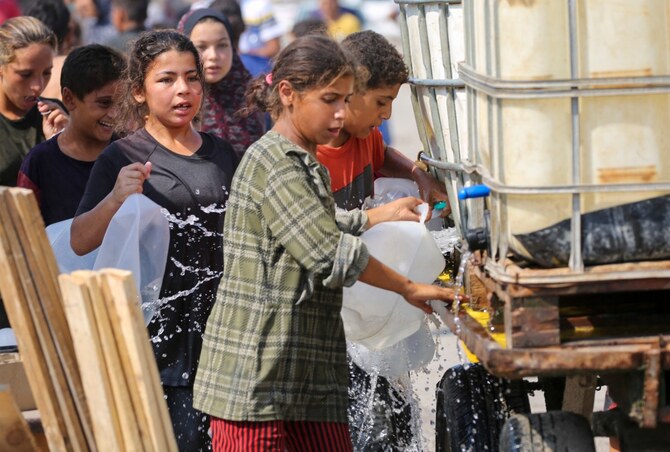 Palestinians use clay pots to keep water cool in electricity-short Gaza