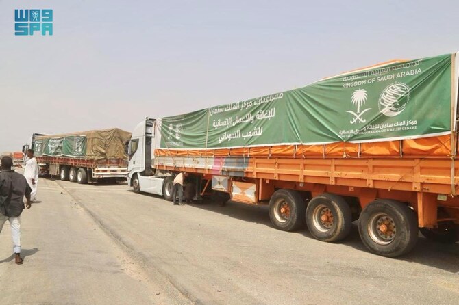 KSrelief dispatches aid trucks, shelter kits to Sudanese flood victims