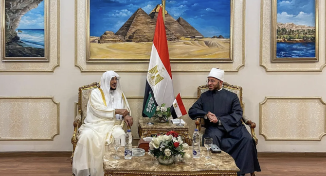 Saudi Islamic Affairs minister meets with Egyptian Minister of Endowments