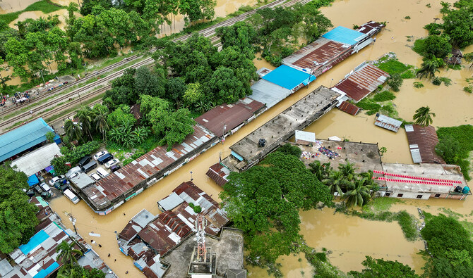 Floods ease in Bangladesh but 300,000 still in shelters