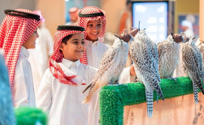 Riyadh falcon auction sells 866 birds, earns $2.66m