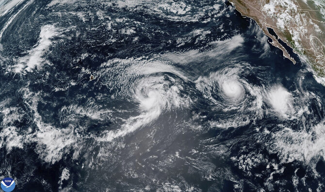 Hurricane Hone brushes past Hawaii