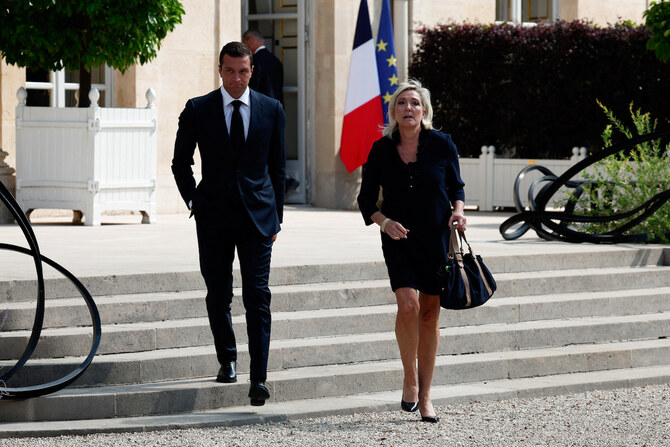 Macron meets Le Pen under pressure to name new PM