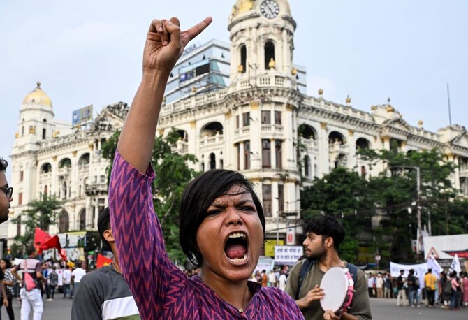 Indian police fire teargas at hundreds protesting over Kolkata doctor’s rape, murder