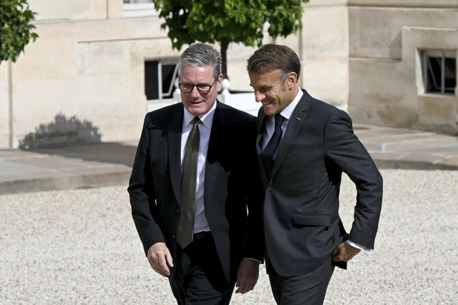 French President Emmanuel Macron receives Britain’s Prime Minister Keir Starmer before their meeting, Thursday, Aug. 29, 2024.