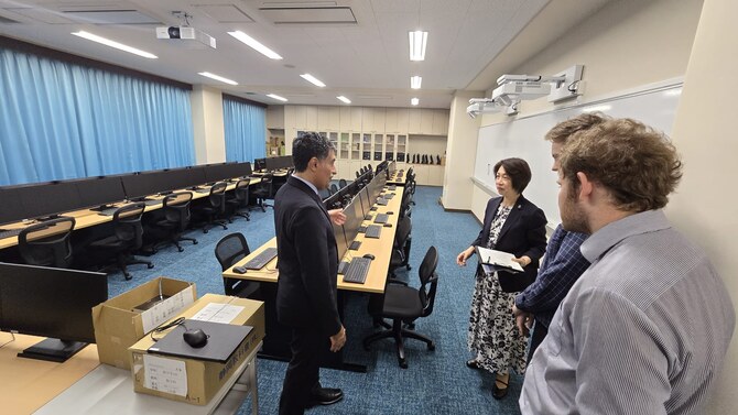 Saudi ambassador to Japan visits Japanese school