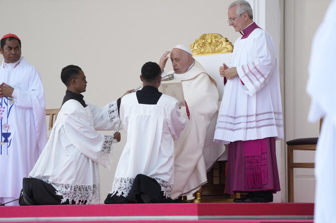 Pope Francis hosts East Timor mass for more than half a million faithful