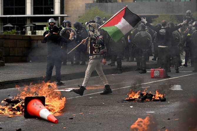 Anti-war protesters clash with police at Melbourne defense expo