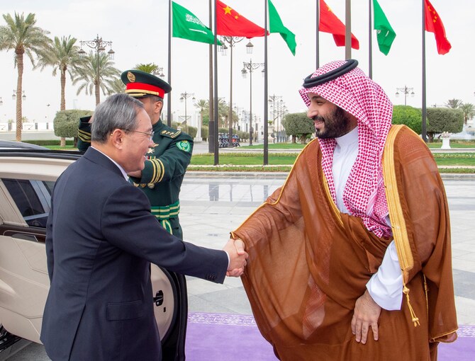 Saudi Crown Prince Mohammed bin Salman receives Chinese Prime Minister Li Qiang in the Kingdom on Wednesday. (SPA)