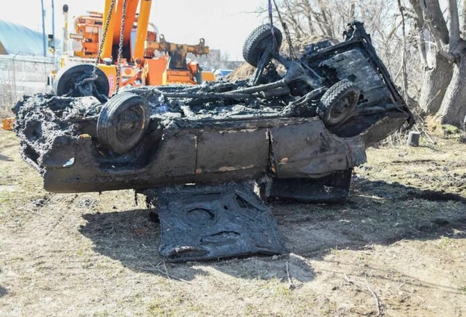 Remains found in car in Illinois river identified as 2 men who vanished in 1976, coroner says