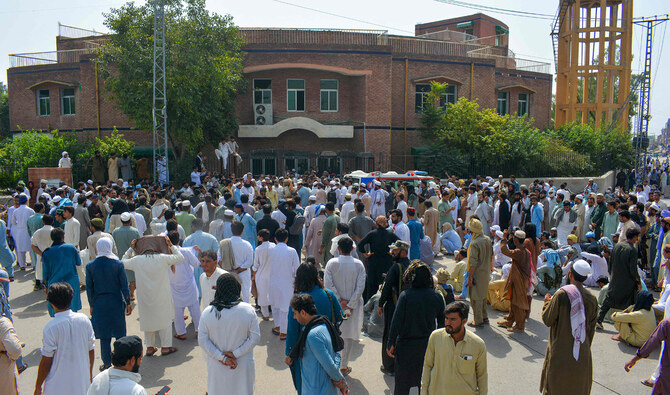 Gunmen kill cop guarding polio vaccinators as Pakistan police protests against militancy grow