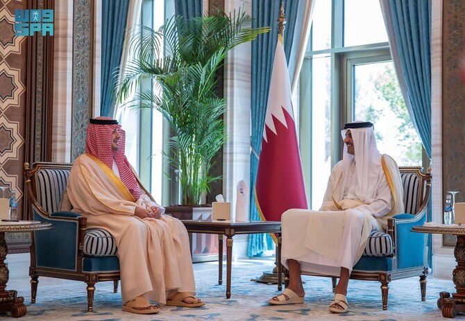 Saudi Interior Minister meets with Emir of Qatar in Doha