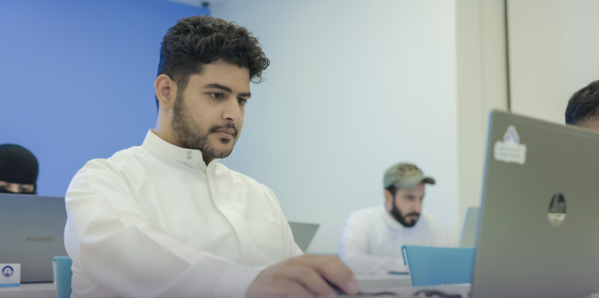 Tuwaiq Academy in Riyadh, in partnership with Meta, has launched the first diploma in data science and artificial intelligence. 