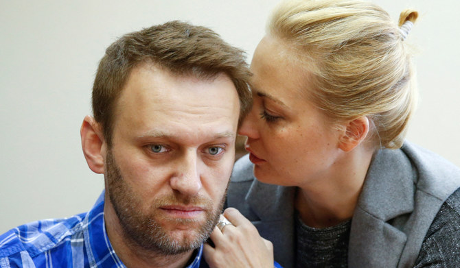 Russian opposition leader Alexei Navalny and his wife Yulia attend a hearing at the Lublinsky district court in Moscow. (REUTERS