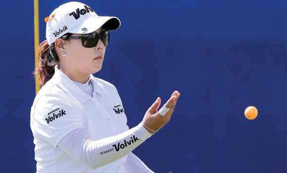 Lee leads LPGA Founders Cup by one