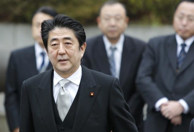 Japan PM Abe visits Yasukuni Shrine for war dead