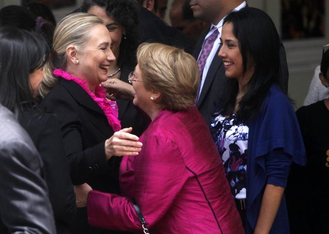 Clinton urges end to barriers to women entrepreneurs