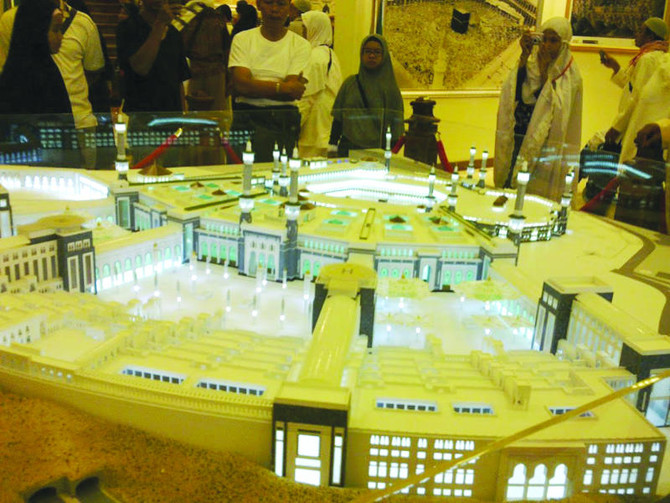 Makkah exhibition features historical aspects of Two Holy Mosques