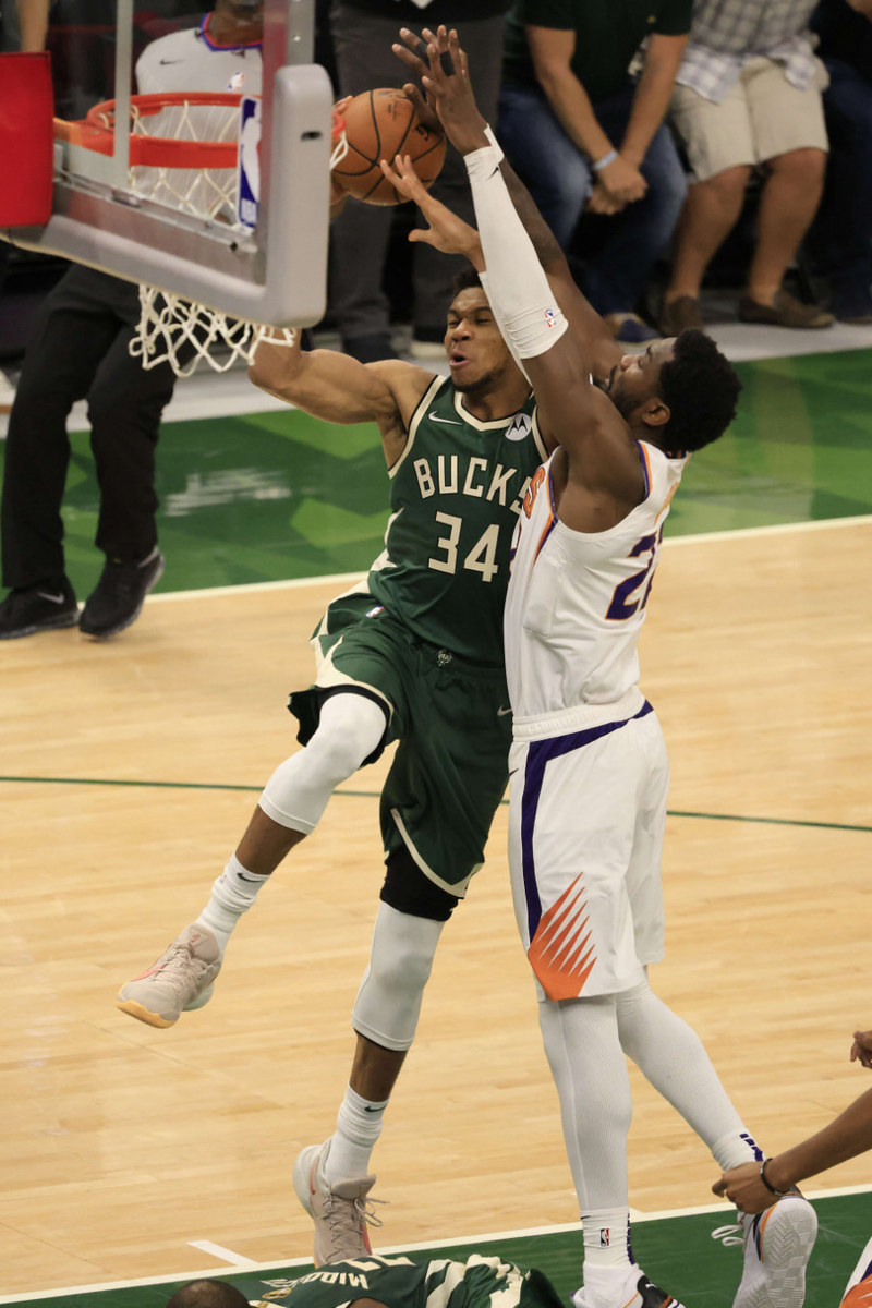 Bucks blowout: Giannis has 41, Suns' NBA Finals lead now 2-1